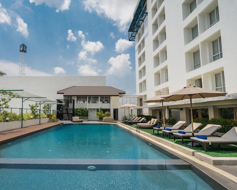 Rattanachol Hotel Chonburi Zewnętrze zdjęcie