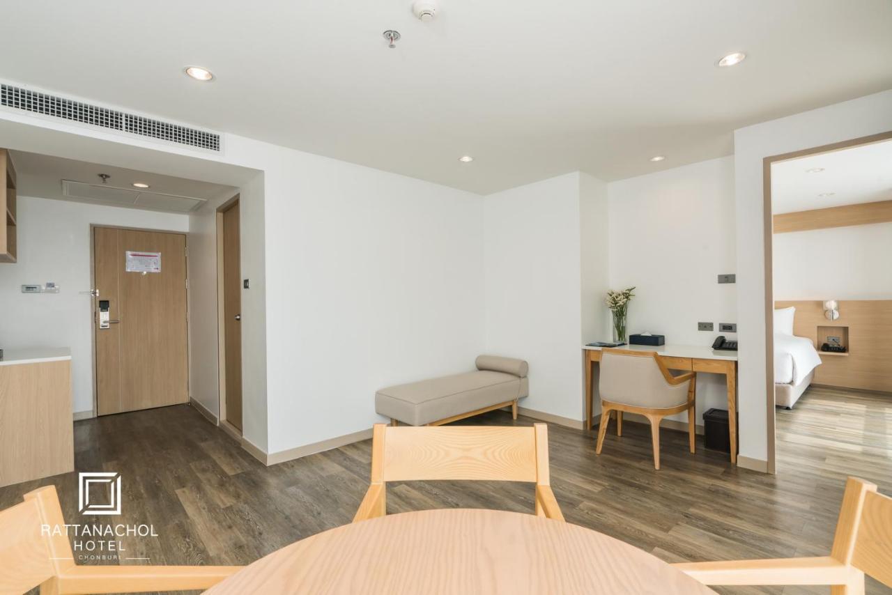 Rattanachol Hotel Chonburi Zewnętrze zdjęcie